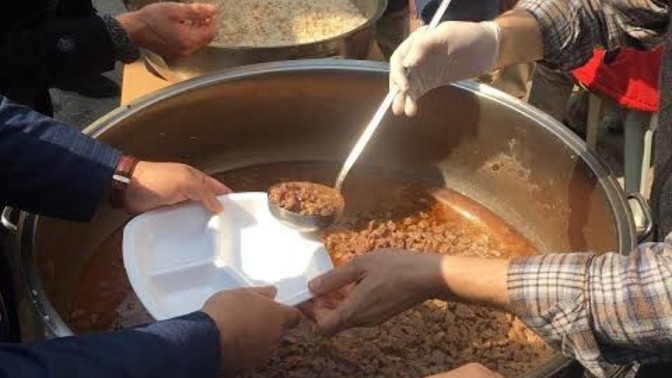 Düğünlerde/cenazeler de yemek yer misiniz?
