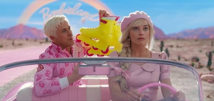 Kız arkadaş istiyor diye Barbie filmine gidilir mi?