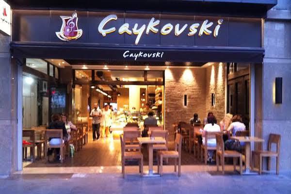 Bir kafe açacak olsanız ne isim koyardınız?