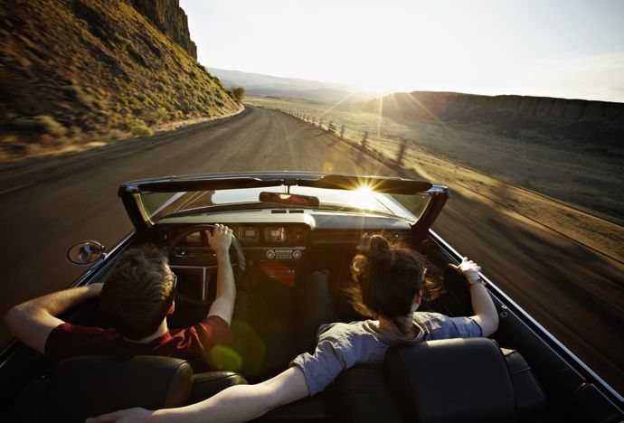 10 saatlik yol ve bir şarkıcı hakkın var, hangi şarkıcıyı dinlersin yol boyu?