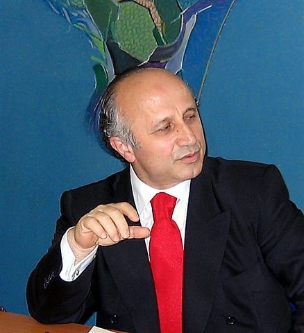 Keşke yaşasaydı da, çıkıp çatır çatır konuşmaya devam etseydi dediğiniz biri var mı?