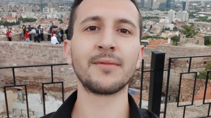 Sürekli köksal Babaya ya da karadenizlilere benzetiyorlar beni sizce öyle mi? Ya da goruntum ortalama bir insana göre çirkin mi?