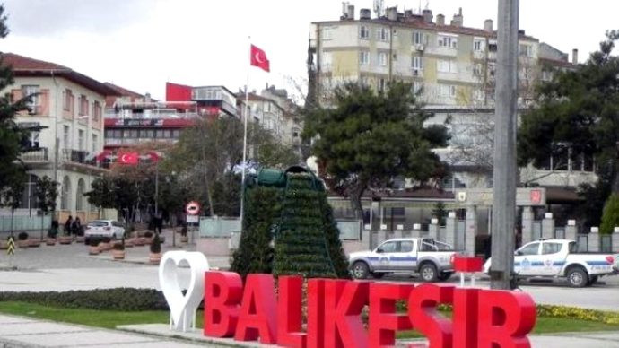 Bir vatandaş belediyeye başvurarak Balıkesirde bugün deprem olacağını söyledi! Sizce Belediye ne yapmalı?