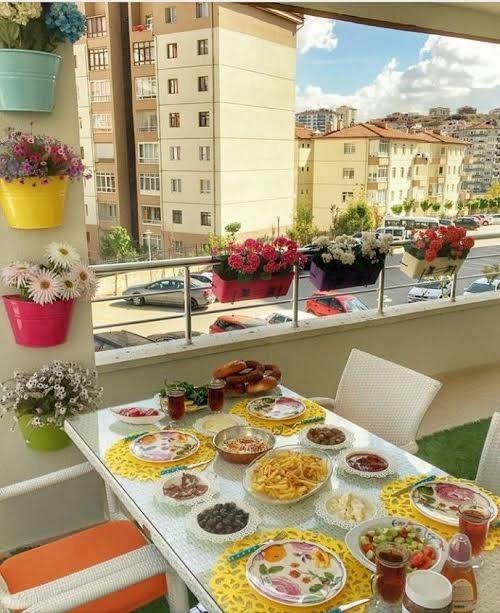 Balkonda kahvaltı yapmayı sever misiniz?