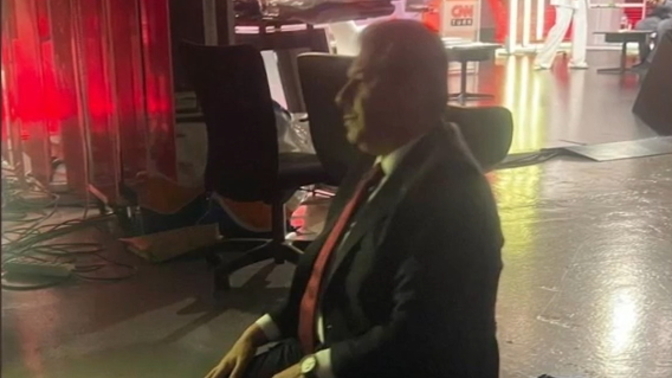 Tevfik Göksu'nun namaz kıldığı görsel sosyal medyada gündem oldu! Büyükşehir Belediye Başkanlığına aday olsaydı oy verir miydiniz?