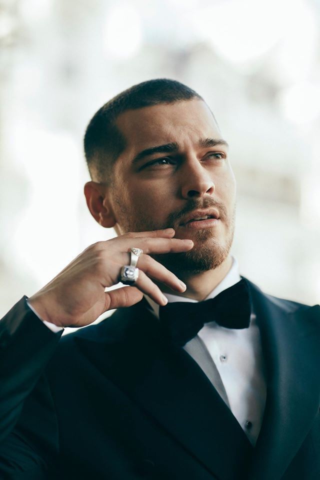 Çağatay Ulusoy Türkiyenin en yakışıklı oyuncularından biri midir?