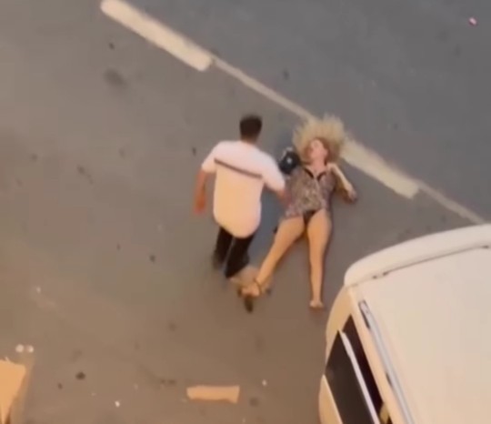 Şiddet gören kadınların çoğu keko seviyorum diyen kadınlar oluyor. Farkindamisiniz?