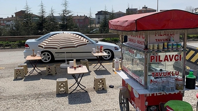 Sokak yemekleri yiyenler köylü değil mi?