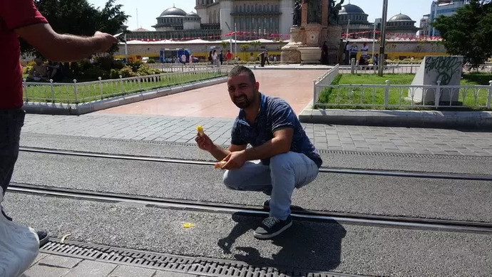 Bugün Taksimde asfalt üzerinde yumurta pişirip yemişler. Sıcaklar sizi bunaltıyor mu?