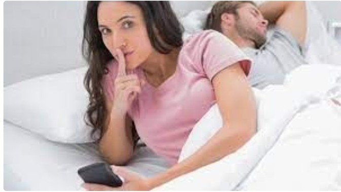 Çiftler birbirlerinin telefonunu alıp bakabilir mi?