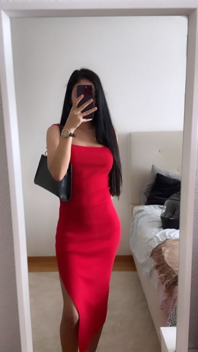 Sade elbisleri güzel bulur musunuz?