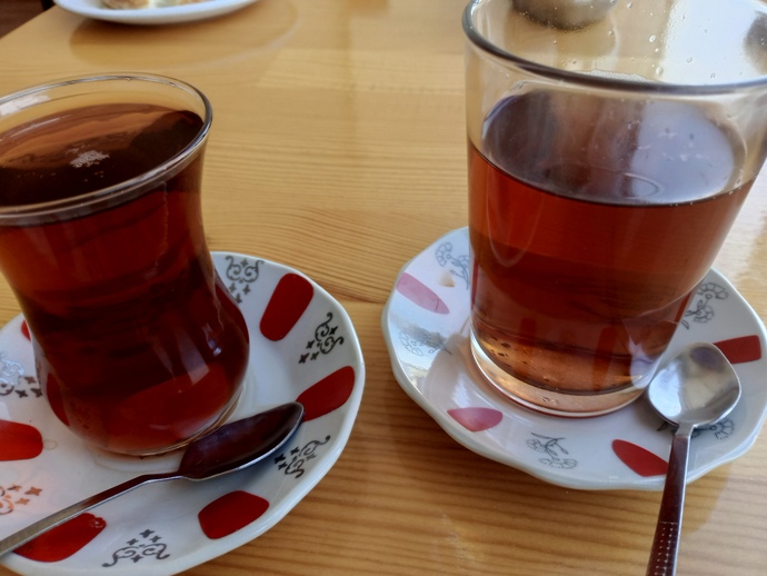 Sabah sabah sıcacık çay sevmeyen yoktur herhal..😜