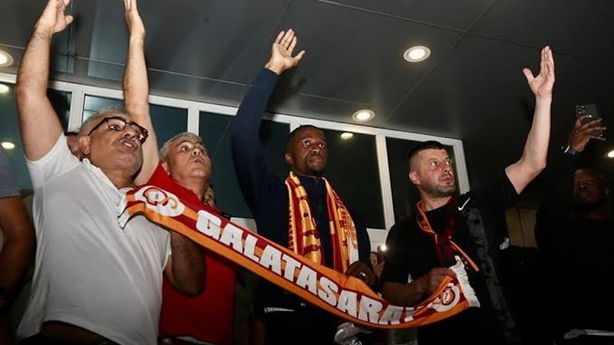 Zaha sürpriz bir şekilde Galatasaray’a transfer oldu! Bu transferi nasıl yorumluyorsunuz?