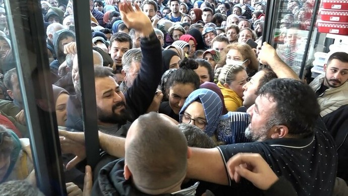 Hangi mağazada indirim olsa koşa koşa gidersiniz?