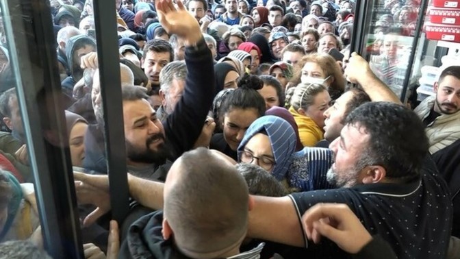 Hangi mağazada indirim olsa koşa koşa gidersiniz?