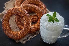 Simit yanında ne gider ?