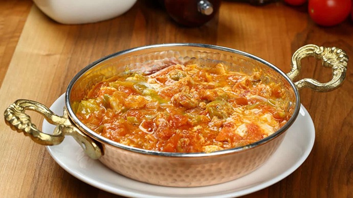 Yumurta, menemen gibi yemekleri ekmek banarak mı yersin, çatalla mı?