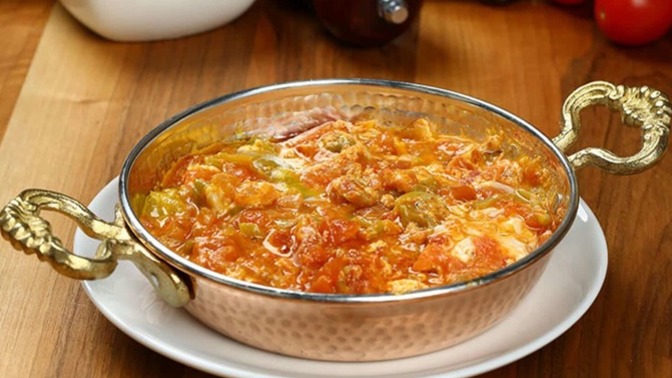 Yumurta, menemen gibi yemekleri ekmek banarak mı yersin, çatalla mı?