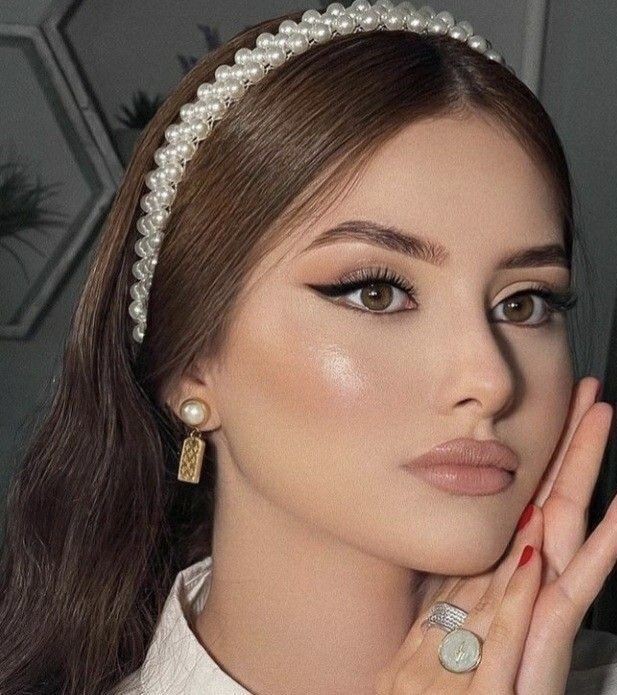 Düğünde giyeceğim elbiseyle uyumlu koyu bir makyaj yapsam, çok mu abartmış olurum?