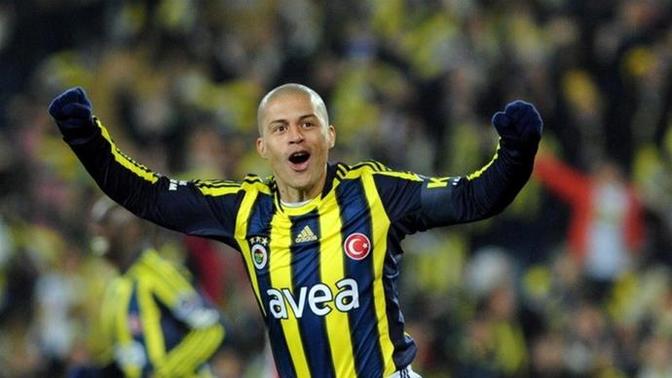 Size göre hangisi daha iyi: Alex mi, Sneijder mi?
