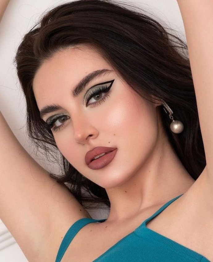 Hangi makyaj daha güzel?