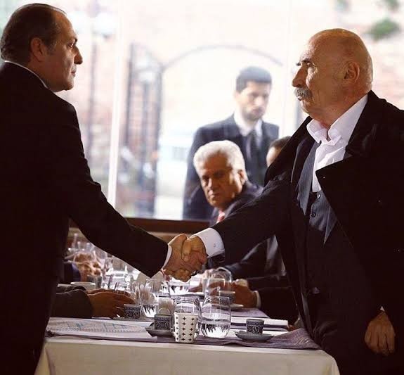 Ezel izleyen kız keko mudur?