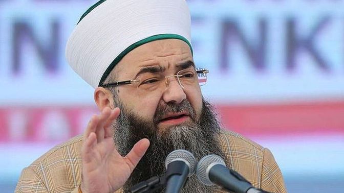 Cübbeli Ahmet Hoca'dan ilginç açıklama: 5 yaşındaki kızın elini tutmak caiz değildir. Ne düşünüyorsunuz?