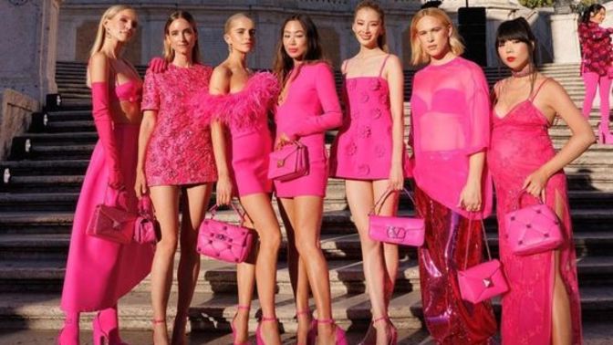 Pembe giyinmeyi sever misiniz?
