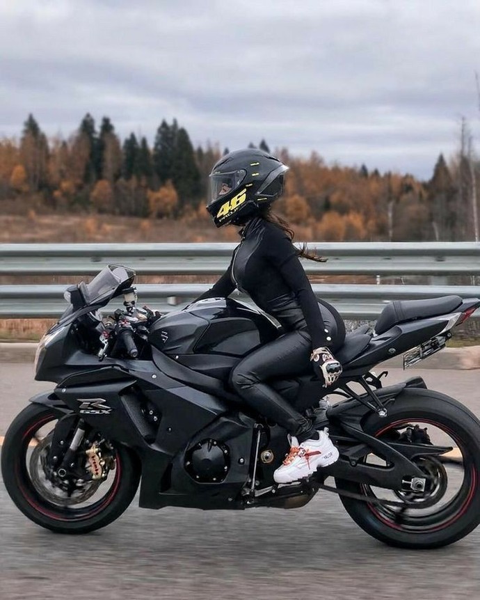 Motor sürmek kadına mı yoksa erkeğe mi daha çok yakışıyor?