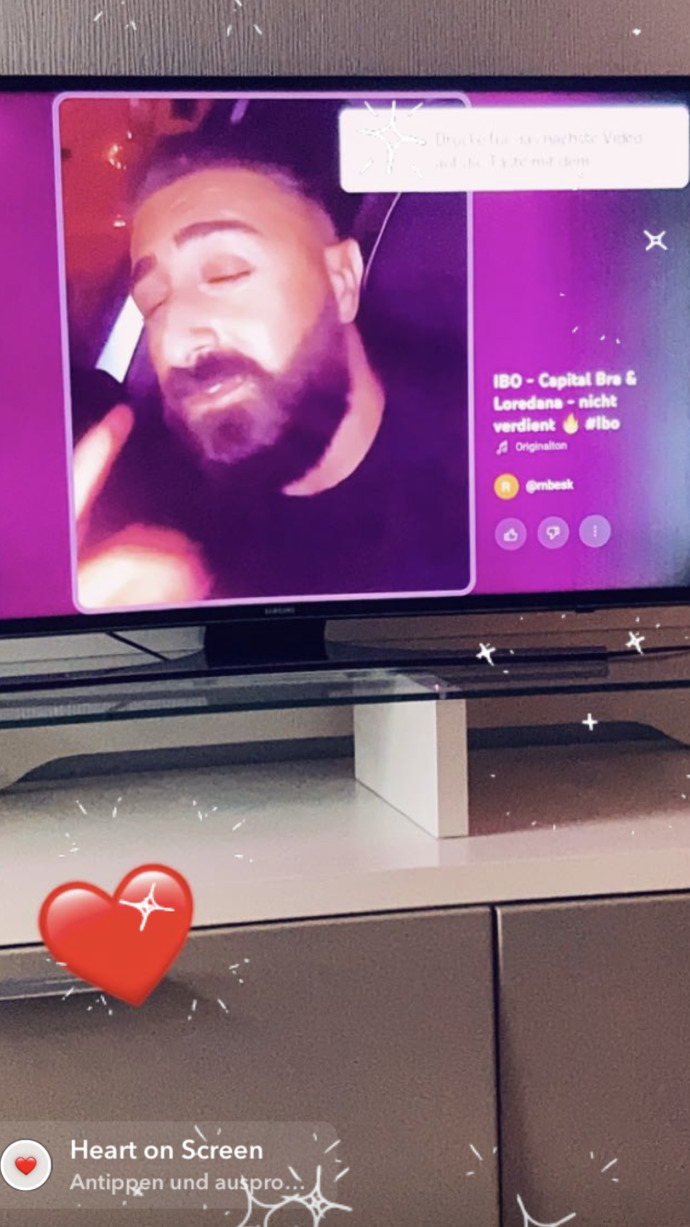 Ne yapıyorsunuz ben keyf yapıyorum rnbesk iboyu dinliyorum?