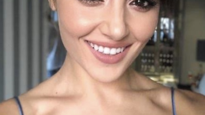 Hande Erçel'in burnu estetik mi?