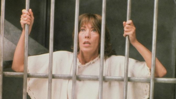 Annem ve babam gece yatmadan önce evin internetini kapatıyor. Çok saçma değil mi?