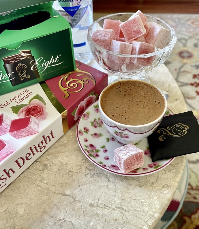 Kahvenin yanında lokum mu, bitter çıkolat mı?