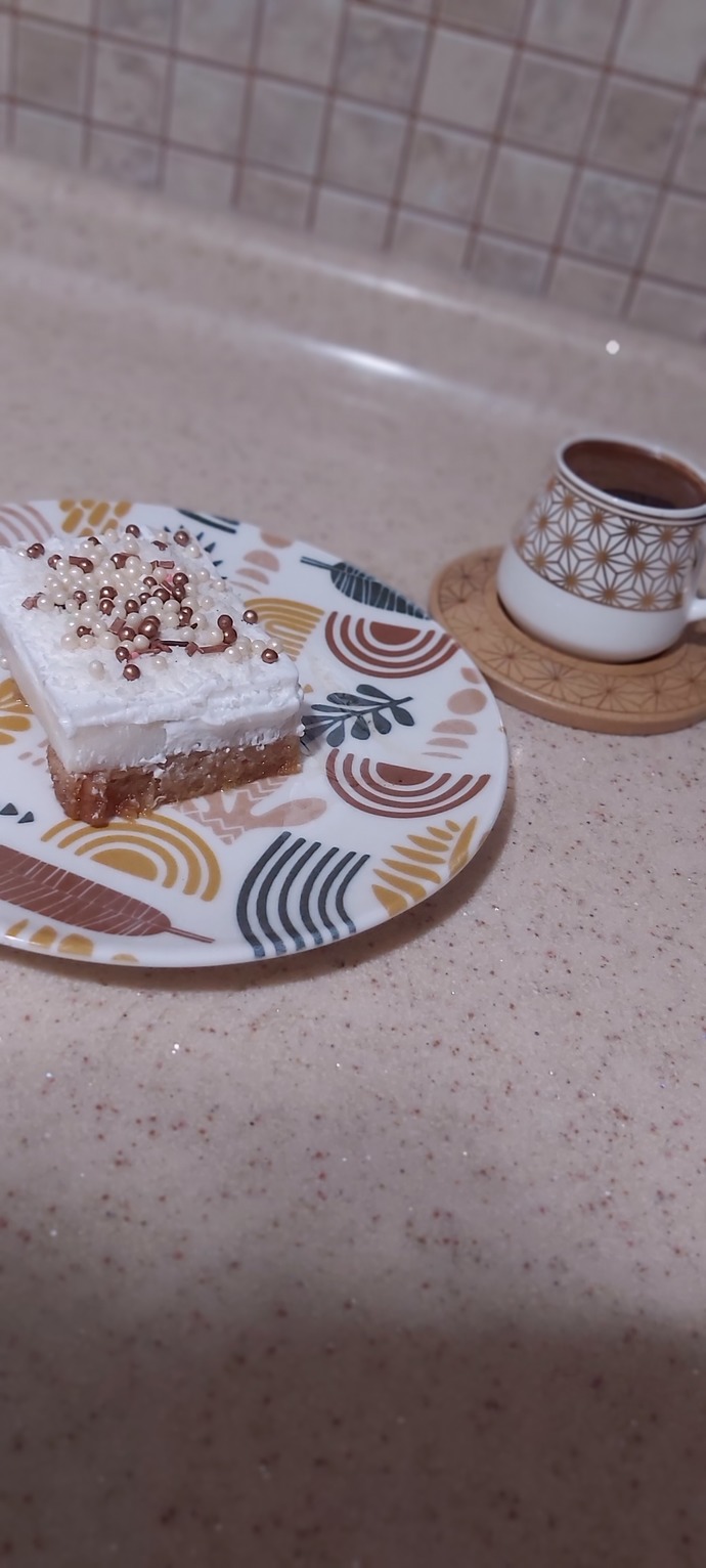 Sen iste, gecenin her saatin de tatlı da yaparım çay da demlerim❣