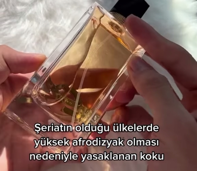 Kokusundan çok etkilenip de her yerde o kokuyu aradığınız bir parfüm oldu mu?