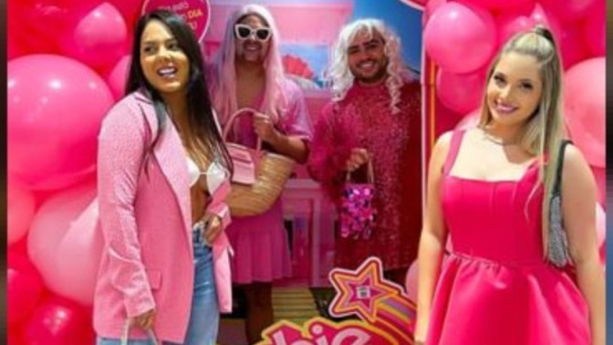 Kızlar sevgililerini Barbie gibi giydirip filme götürüyor, bu akıma siz de katılır mıydınız 💗 ?