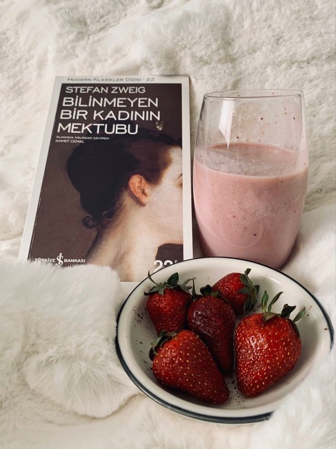 Bir şey yiyip içerken kitap okuyabilir misiniz?