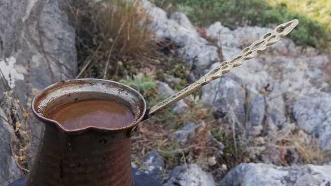 Kahve aşkı zaman, mekan dinler mi?