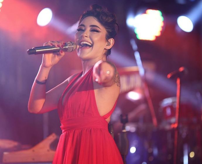 Konserdeyken sahneye çağrılsan hangi şarkıyı söylersin?