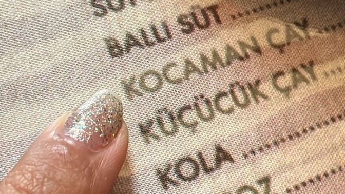 Sabahları kocaman çay mı, küçücük çay mı sizi güne hazırlar?