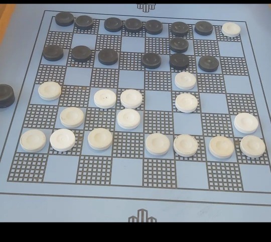 Monopoly oynamak mı daha zevkli yoksa dama oynamak mı?