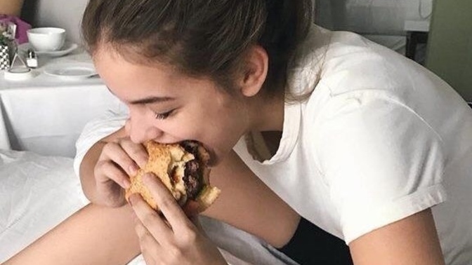 Aşırı yemek yiyorum psikolojik olabilir mi?