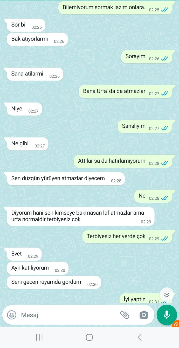 Sevgilim böyle mesajlar attı. Bana çirkin demek istedi. Ayrılmalı mıyım?