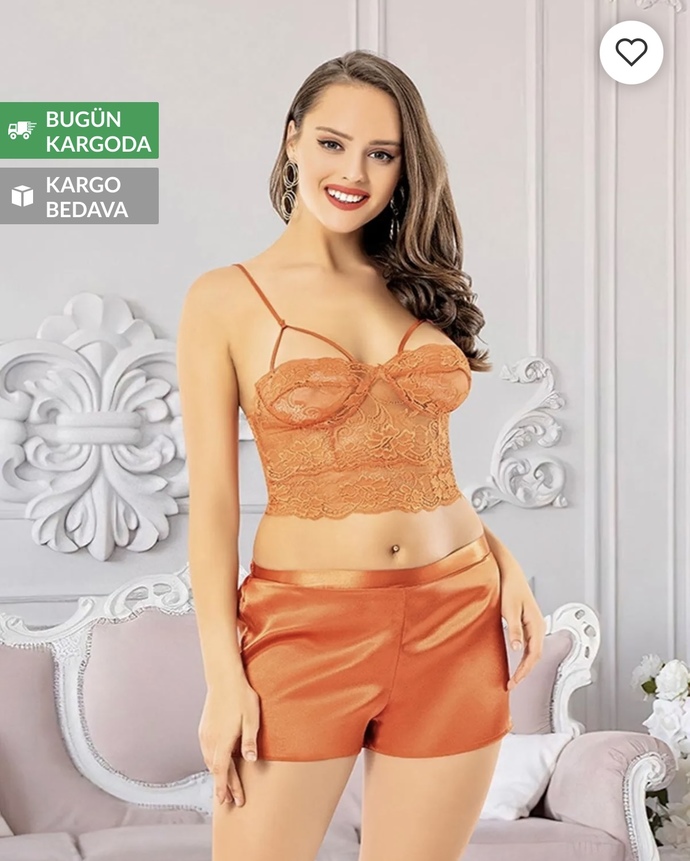Evde şöyle giyiniyorum kocam 2 gündür bir şey yapmıyor, yeterince seksi değil mi?