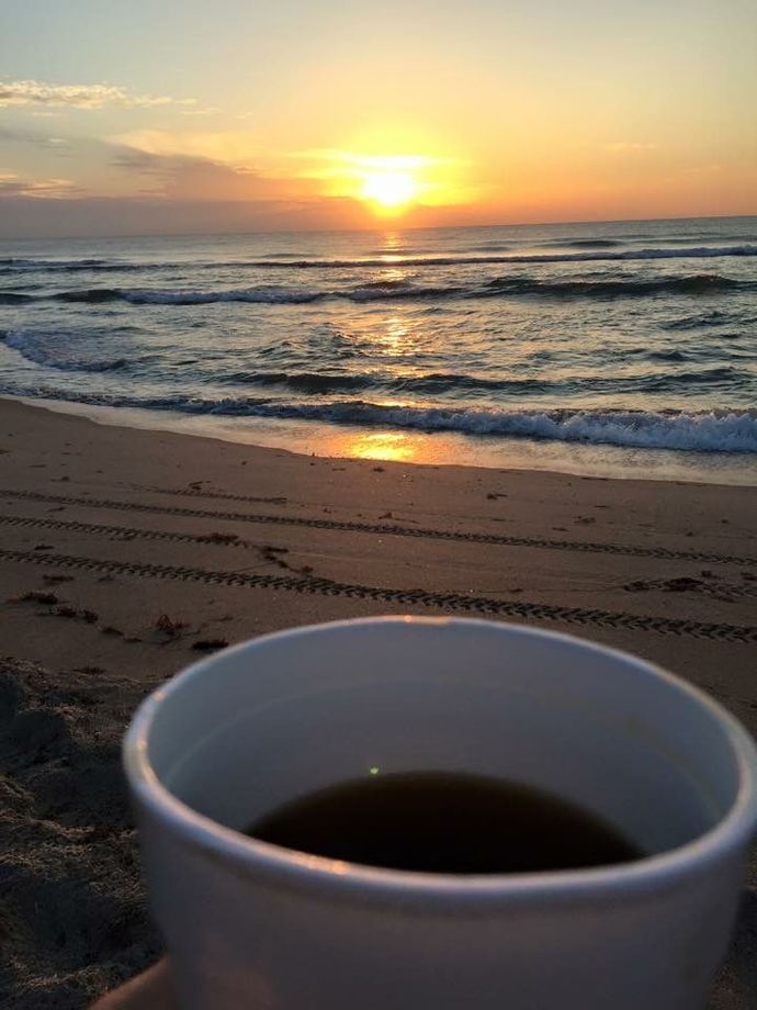 Seninle manzaraya karşı iki sandalye atsak benimki sana dönük olur...🖤