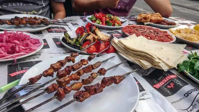 İlk buluşmada flörtünüz sizi ciğerciye götürse tepkiniz ne olurdu?