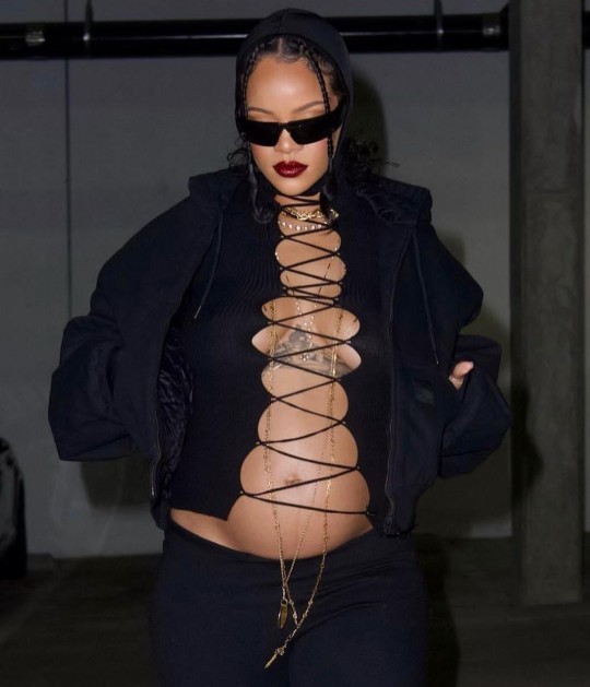 Rihannanın hamile kombinlerini nasıl buldunuz?