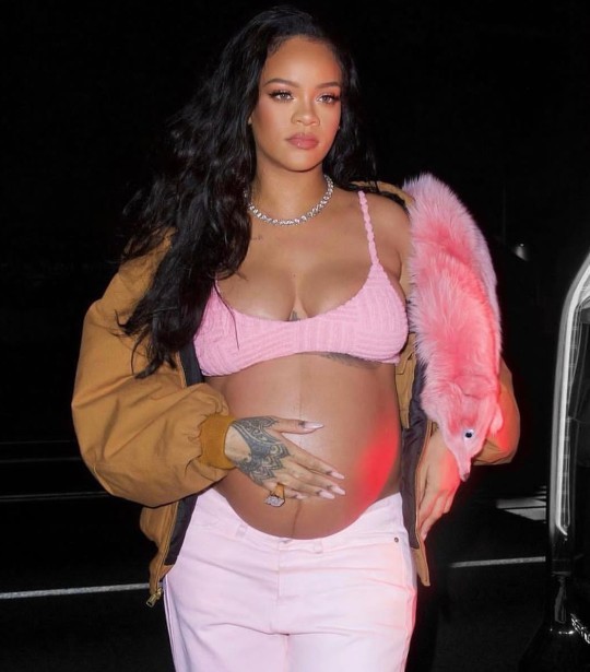 Rihannanın hamile kombinlerini nasıl buldunuz?
