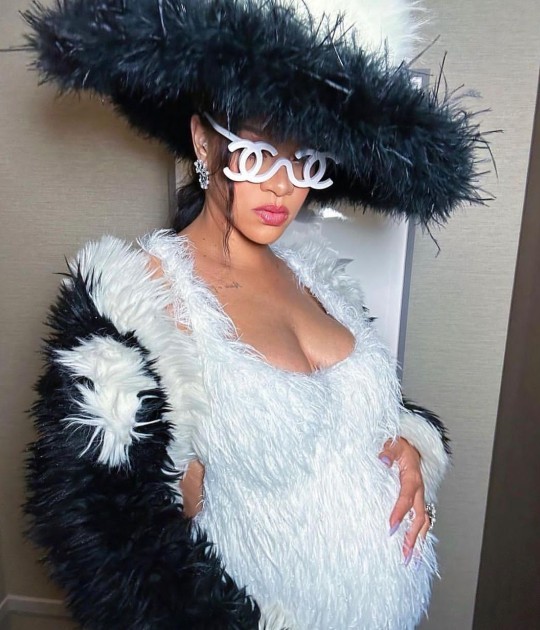 Rihannanın hamile kombinlerini nasıl buldunuz?