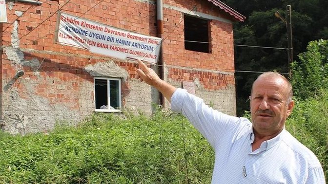 Evinin duvarına "Kendime uygun bir hanım arıyorum" yazan Rizeli vatandaş! Sonunuz böyle olur mu?